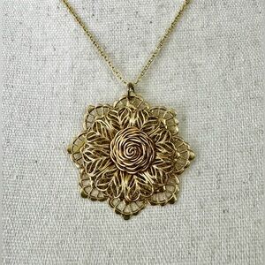 💛Vintage Filigree Flower Pendant Necklace